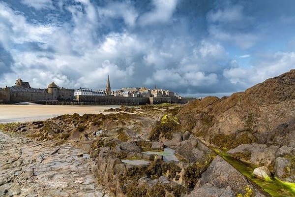 Comment trouver des campings abordables près de Saint-Malo?